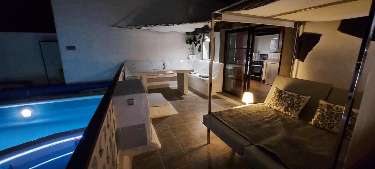 Aloelux Villa !! - Private Villa With Pool , Jacuzzi, Cinema, Massage ,Wonderful View, Art Desing Villa تياس المظهر الخارجي الصورة