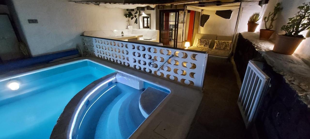 Aloelux Villa !! - Private Villa With Pool , Jacuzzi, Cinema, Massage ,Wonderful View, Art Desing Villa تياس المظهر الخارجي الصورة
